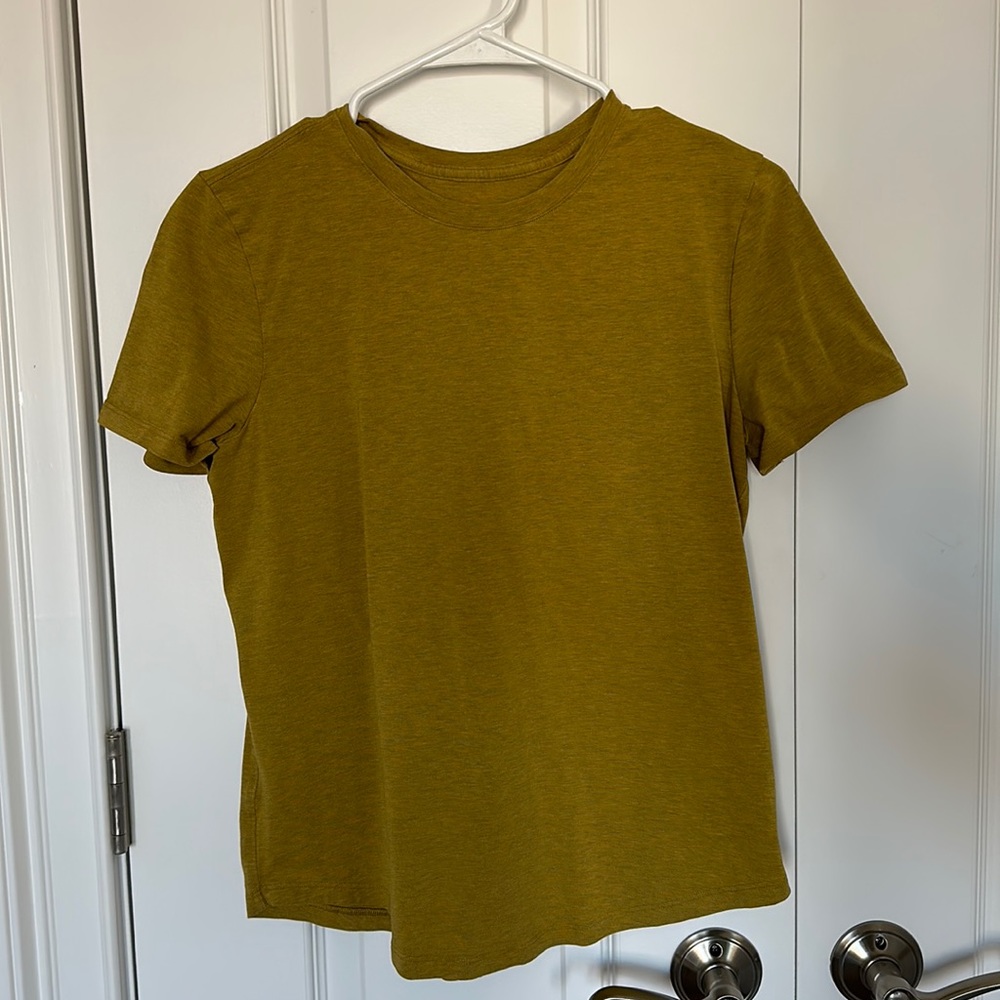 Women’s Lululemon Love crewneck T sz 6
